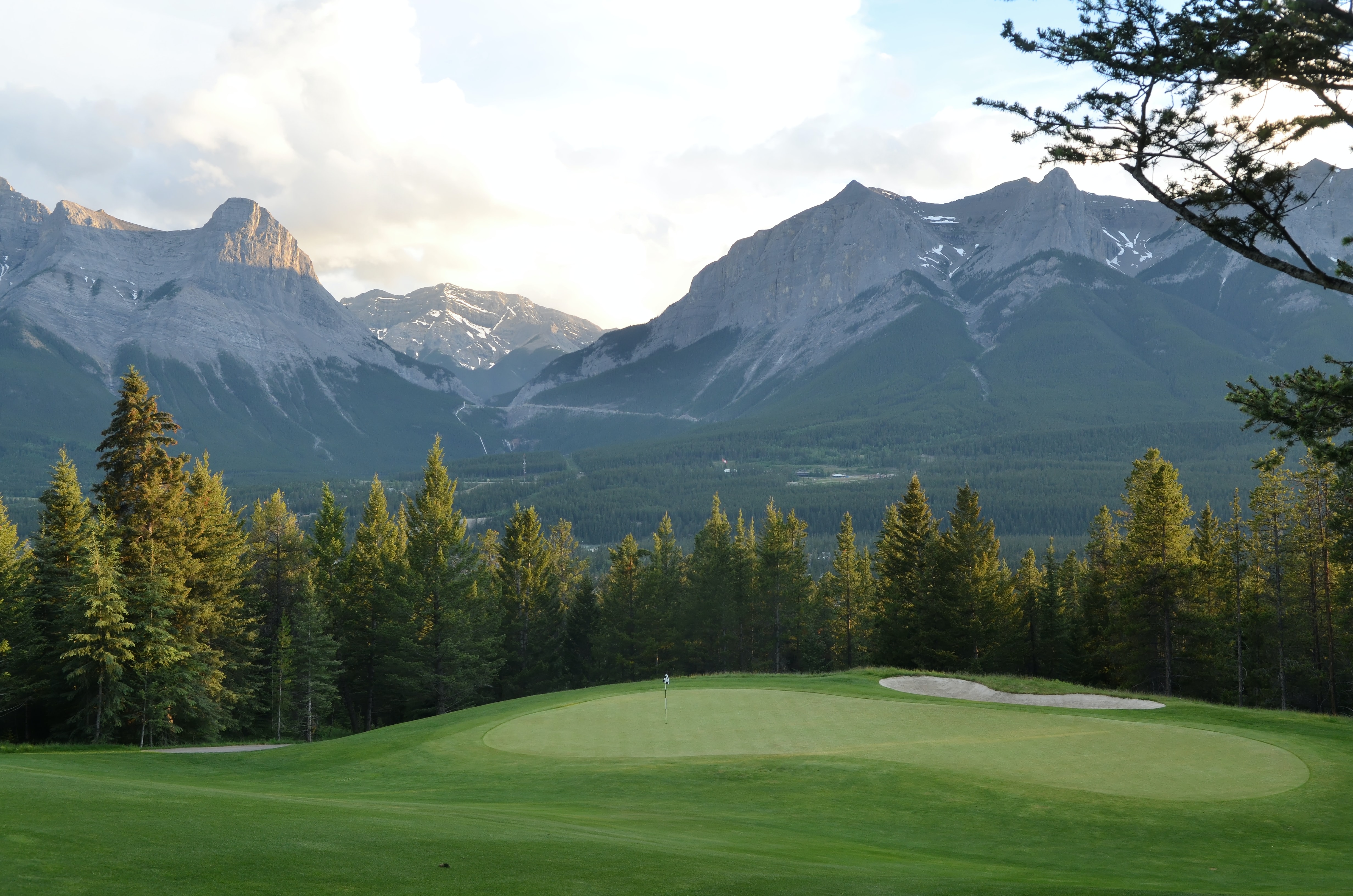 Award-winning golf academy provides private and group instruction for beginners, advanced, and PGA players.